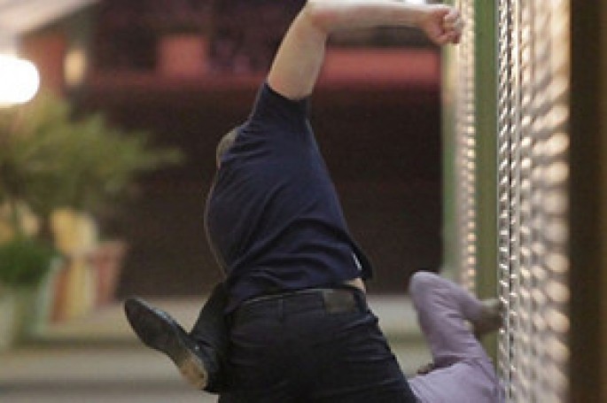 Gədəbəy sakini atasını döyərək ağır xəsarət yetirib   