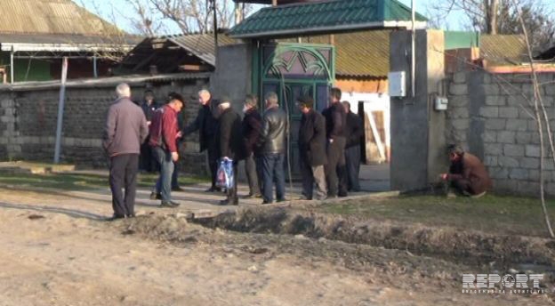 Arvadının gözü qarşısında kişini öldürdülər - Avtobusda dəhşət