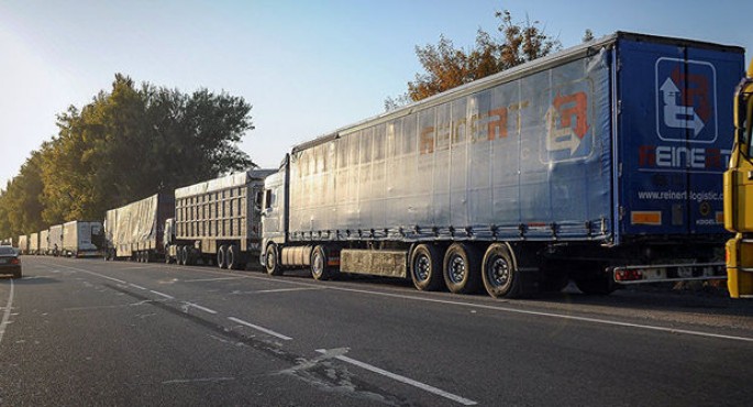 TIR sürücülərinə Azərbaycan sərhədini məsləhət gördülər - VİDEO