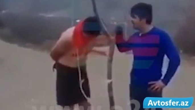 Azərbaycanda qardaşının arvadına sataşan şəxsi belə alçaltdılar - VİDEO - 16+