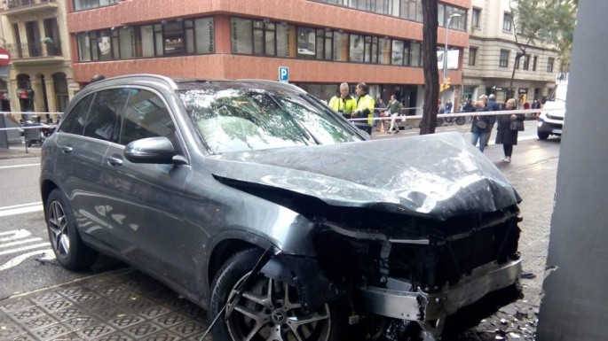 Avtomobil izdihamı əzdi: 4 yaralı - VİDEO