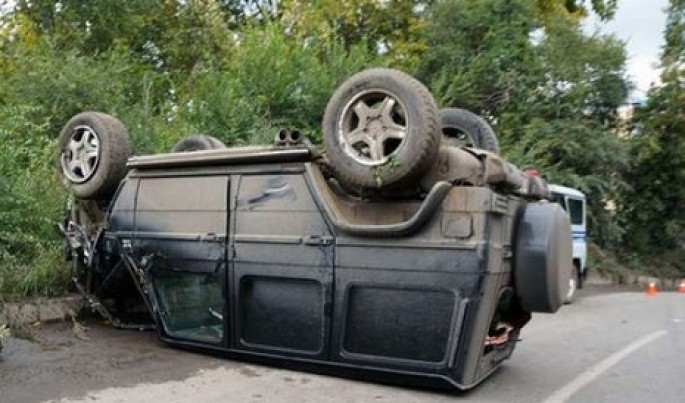 "Gelandewagen" aşdı - yolda sıxlıq yaranıb