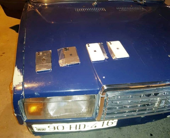 Avtomobildə mobil telefonlar aşkarlanıb