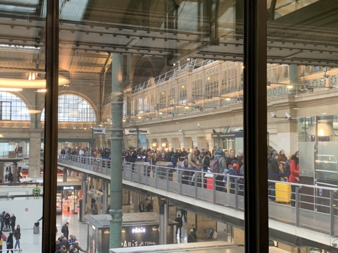 Fransanın nəqliyyat sistemi iflic olub