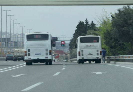 Neftçi sərnişin avtobusunda öldü - Bakıda