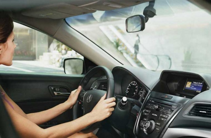 Bakıda qadına qarşı iyrənc əməl – avtomobili cızıb, təkərləri deşdilər