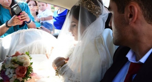 Azərbaycanda görünməmiş toy - Kartejə 5 min xərcləndi - VİDEO