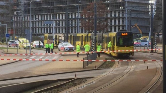 Naməlum şəxs tramvayda atəş açıb