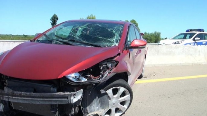 Astarada avtomobil beton dirəyə çırpıldı: xəsarət alan var - FOTO