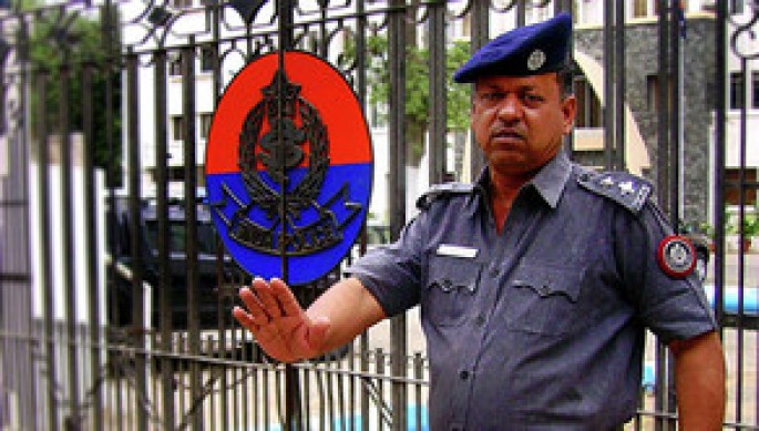 Keçmiş baş nazirinin kürəkəni hava limanında saxlanılıb