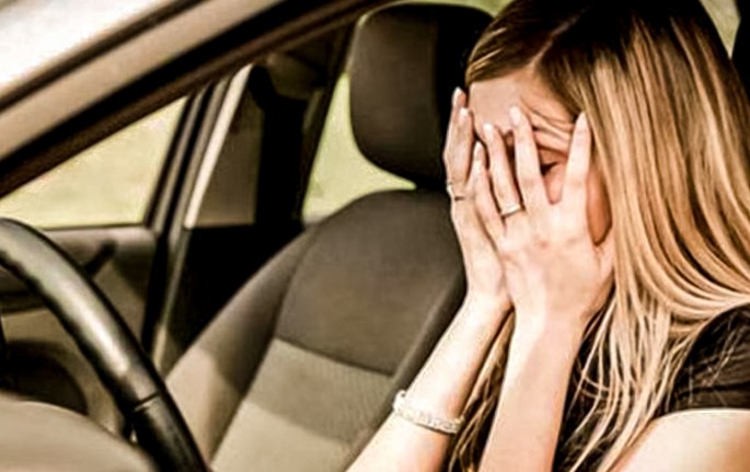 Qadın sürücü yol qəzasında xəsarət alıb - Binəqədidə