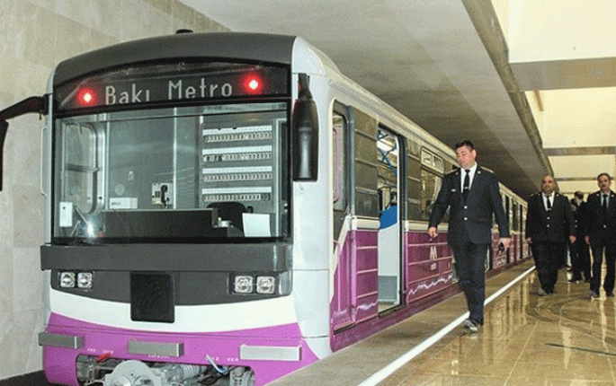Sərnişinlər qatardan təxliyyə edildi - Bakı metrosunda