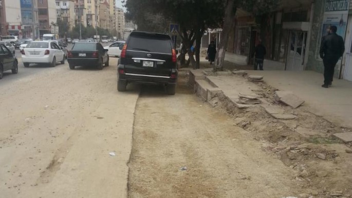 Bakının mərkəzi küçəsində biabırçı vəziyyət - FOTO