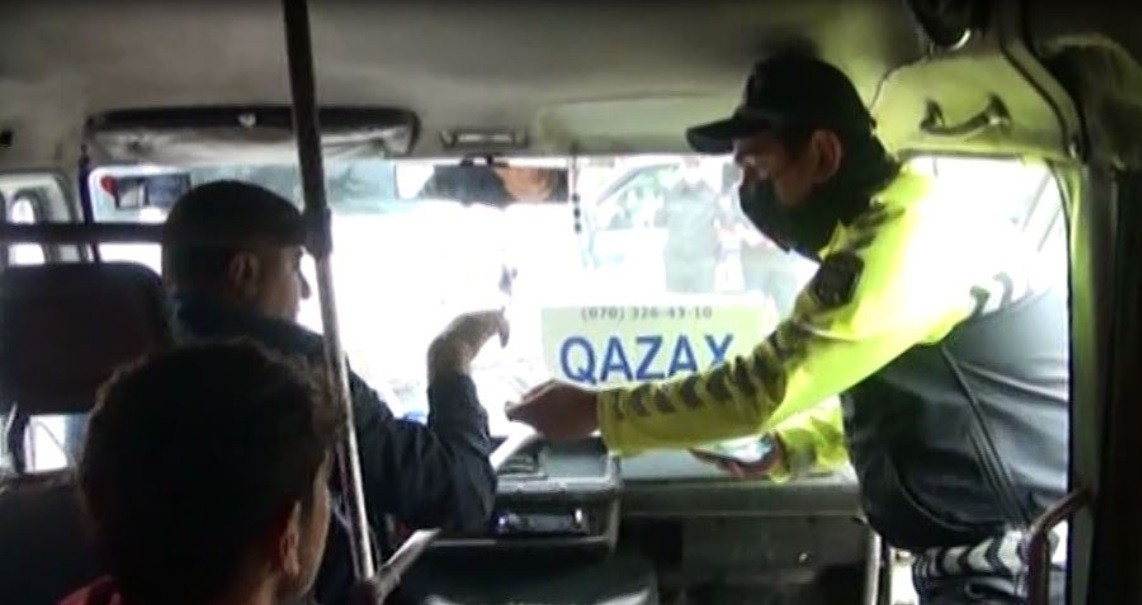 Qazaxda sosial məsafənin təmin olunmasına nəzarəti gücləndirib - FOTO