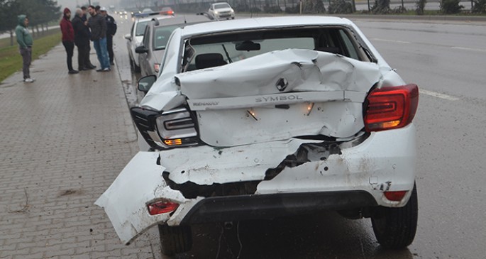 20 dəqiqə əvvəl aldığı avtomobilə yük maşını çırpıldı - FOTO