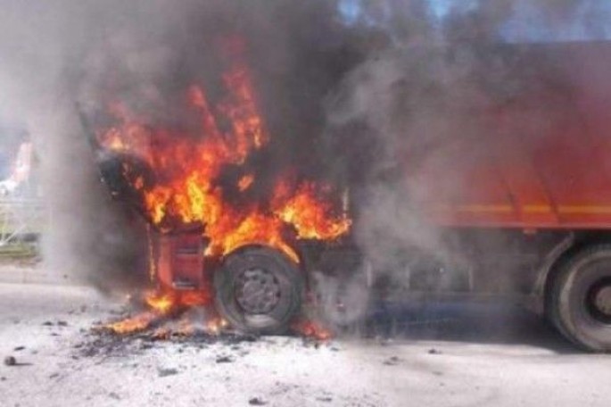 Xətaidə "Ford" yanıb