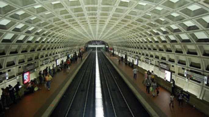 Metroda qatar relsdən çıxıb, bütün sərnişinlər təxliyyə edilib