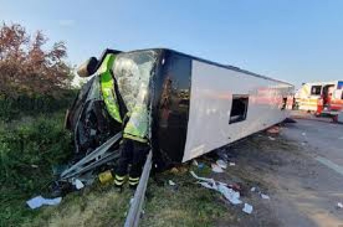 Ekskursiya avtobusu aşdı: 3 ölü, 13 yaralı