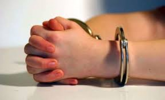 Öz evindən 16 min dollar oğurlayan qız saxlanılıb - Bakıda