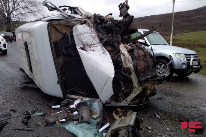 Sabirabadda yük maşını minik avtomobili ilə toqquşub, xəsarət alan var