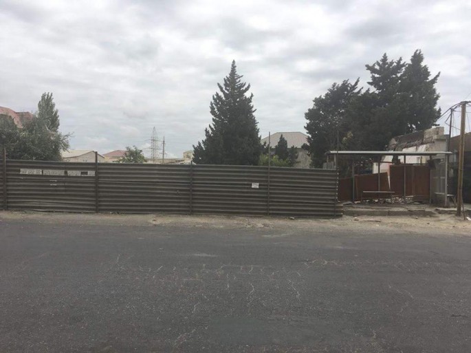 Bakıda avtobus dayanacağının ətrafı zəbt edilib - FOTO