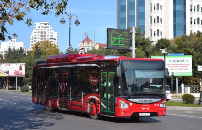 Fərqlənmə nişanı almış sərnişin avtobuslarının sayı 2 mini keçib