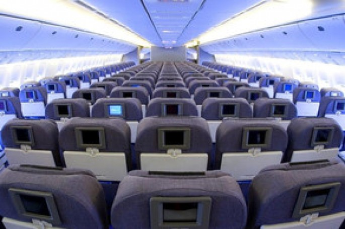 Müdafiə naziri partlayış təhlükəsinə görə təyyarədən evakuasiya edildi