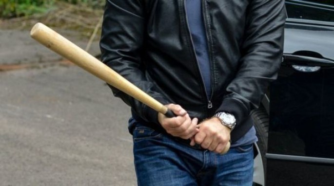 Sürücünün başını yardılar