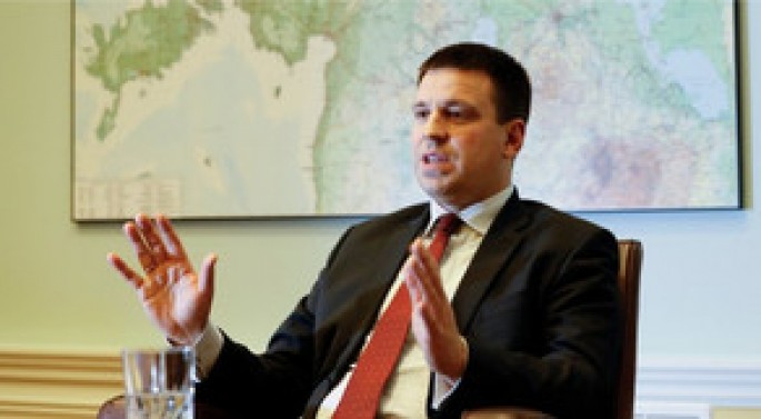 Baş nazir yol qəzasına düşdü