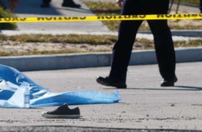 Baba körpə nəvəsini avtomobillə vuraraq öldürüb