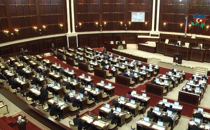 Milli Məclisin Heydər Əliyevin 95 illiyinə həsr olunan iclası başlayıb