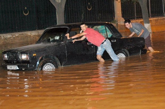 "Bakını yenidən su basa bilər" - Nazirlik 