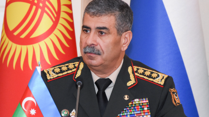 Müdafiə naziri qarşı tərəfin törədə biləcəyi təxribatların qarşısını dərhal almağı əmr edib