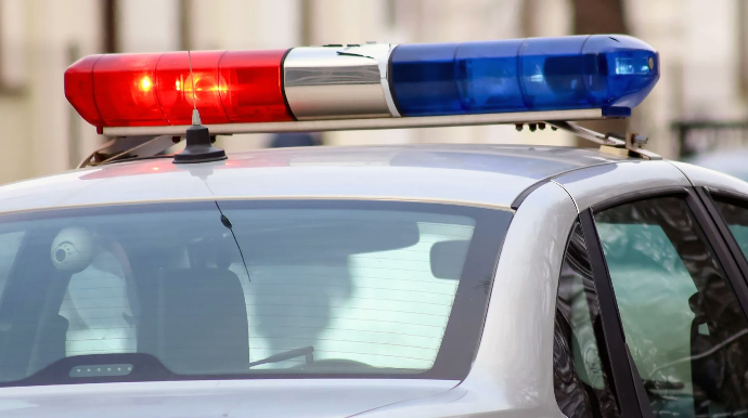 Qaçırdığı avtomobillə qayda pozub özünü ələ verdi; polis atəş açıb saxladı - VİDEO 