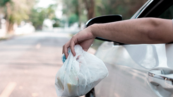Yola butulka atanlara AĞIR  cərimə MƏBLƏĞİ  - FOTO