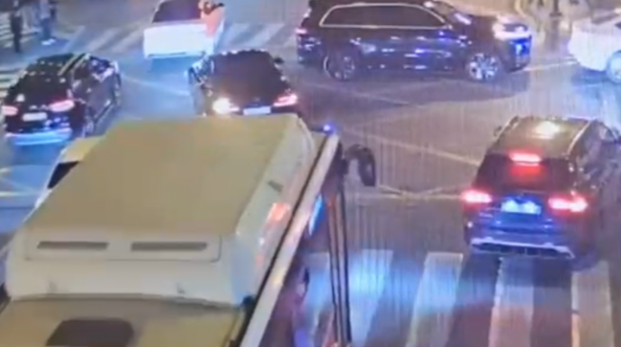 DYP yolayrıcında qayda pozub başqalarının yolunu kəsənlərin görüntülərini yaydı - VİDEO