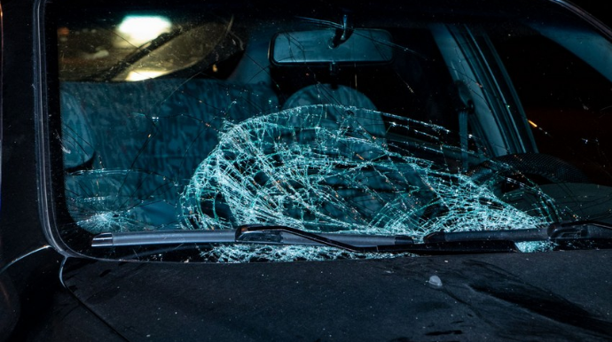 Qazaxda avtomobil ağaca çırpılıb, xəsarət alanlar var 