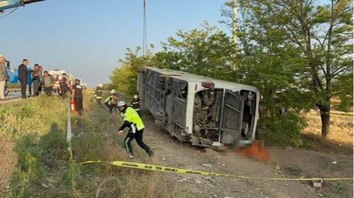 Sərnişin avtobusu aşdı - 1 ölü, 26 yaralı