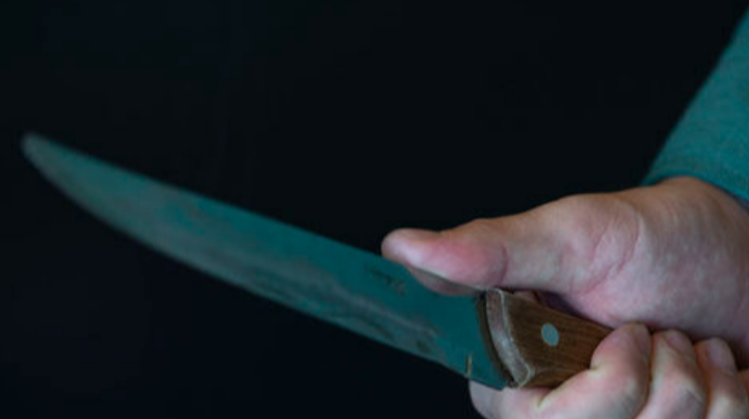 В Баку 21-летнего парня ранили ножом