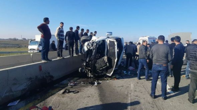 Kürdəmirdə mikroavtobus aşıb: Yaralananlar var - FOTO 