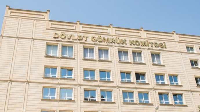 Avtomobildə gizlədilmiş spirtli içki və dərman preparatları aşkarlanıb