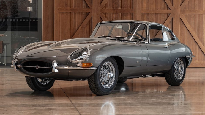 Jaguar E-Type modelinin 60 illik yubileyinə xüsusi seriya hazırlayıb - FOTO