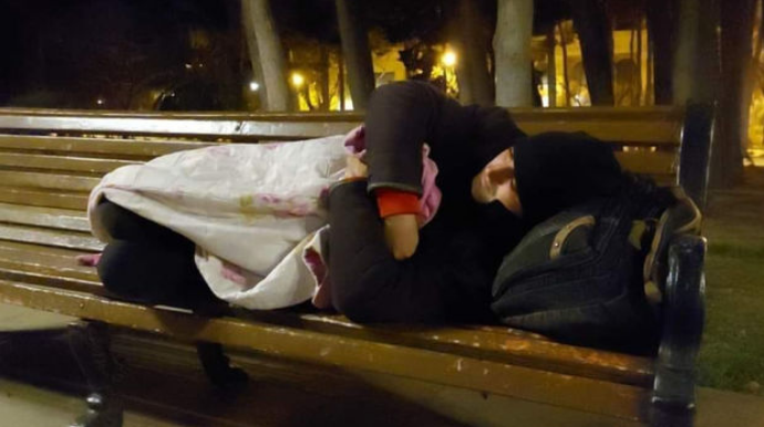 Vətən müharibəsi qazisi küçədə gecələyir 