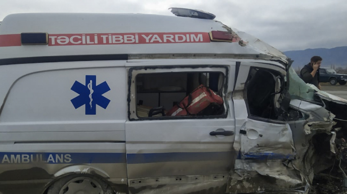 Qazaxda təcili yardım avtomobili qəzaya düşüb