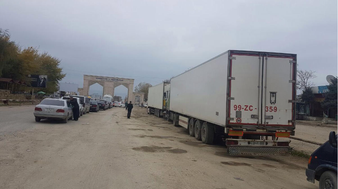 Samur gömrük postunda sıxlığın aradan qaldırılması üçün qaynar xətt yaradıldı 