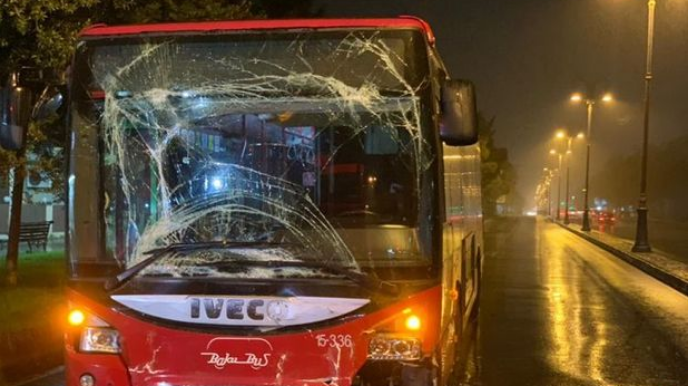 “Bakubus”  MMC-yə məxsus avtobuslar qəzaya uğrayıb   - FOTO