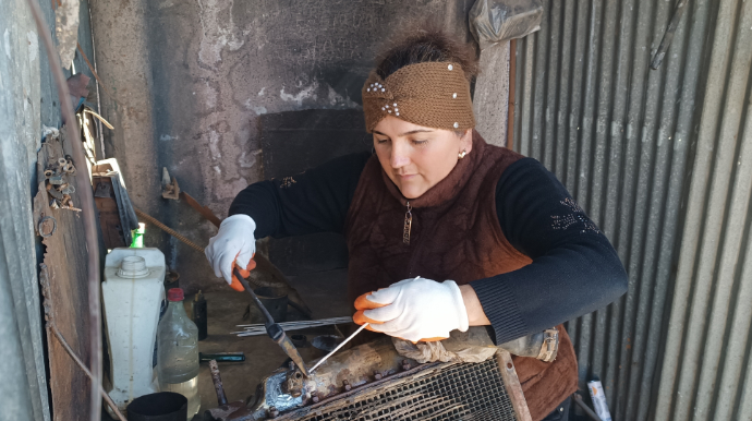 İyirmi ildən çoxdur avtomobilləri təmir edən XANIM: Məmnunam - VİDEO