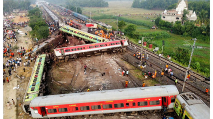 На юге Индии столкнулись два поезда: есть погибшие и раненые 