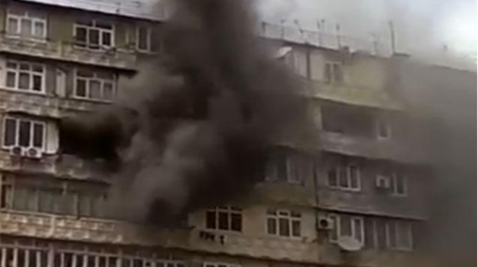 Bakıda yaşayış binasında yanğın olub, sakinlər təxliyə edilib 