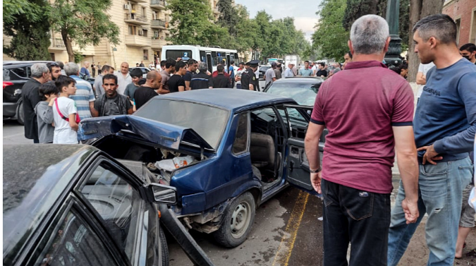 Gəncədə zəncirvarı qəza: 5 maşın toqquşub   - FOTO